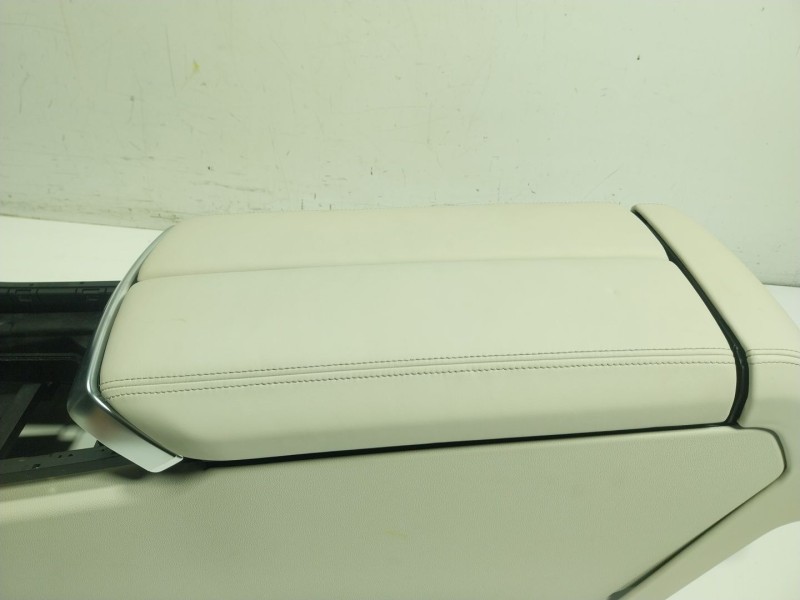 Recambio de apoyabrazos central para bmw 8 descapotable (g14, f91) 840 i xdrive referencia OEM IAM 51166996366  