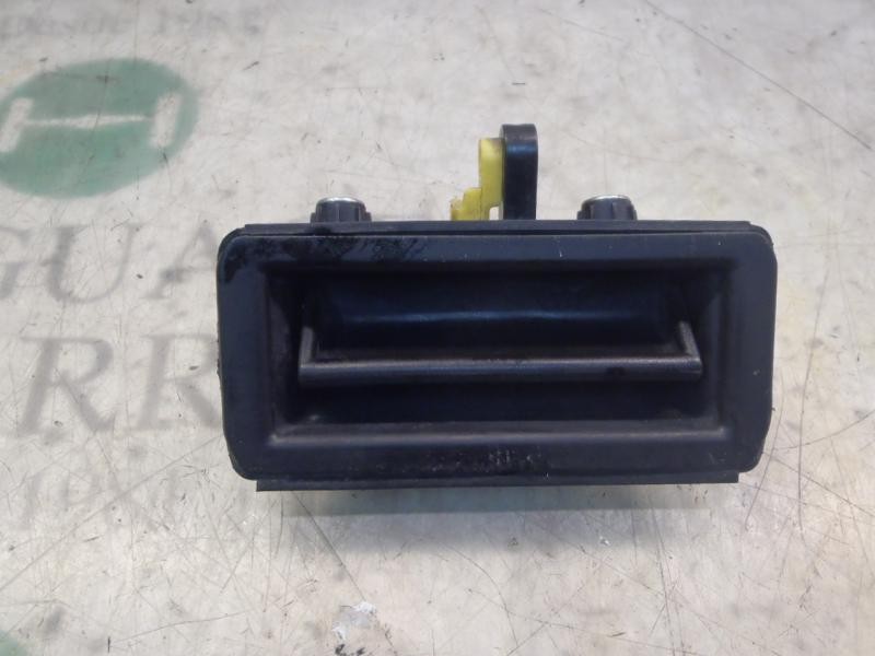 Recambio de maneta porton para kia rio 1.6 emotion referencia OEM IAM 817201G020  