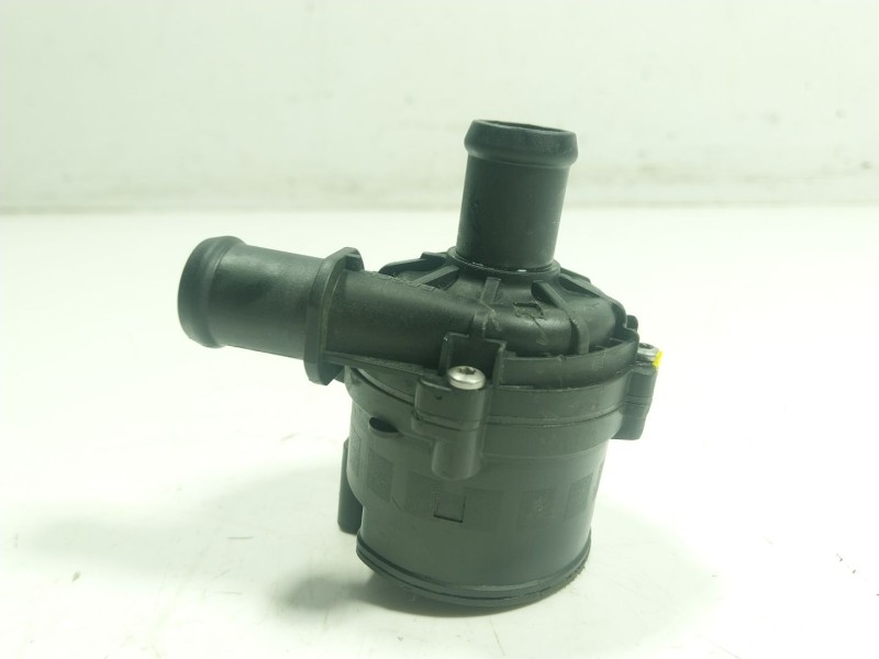 Recambio de bomba agua para audi a3 sportback (8va, 8vf) 1.6 tdi referencia OEM IAM 5G0965567 0392023420 