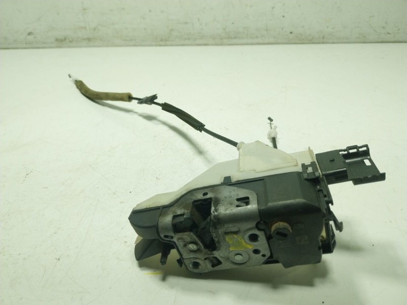 Recambio de cerradura puerta delantera izquierda para peugeot partner tepee 1.6 bluehdi 100 referencia OEM IAM 9135EG 828406 