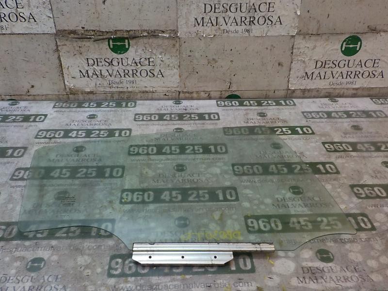 Recambio de cristal puerta trasero derecho para toyota yaris 1.0 cat referencia OEM IAM 681300D200  