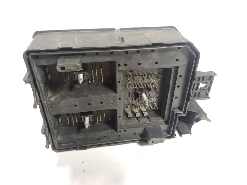 Recambio de caja reles / fusibles para opel mokka x 1.6 cdti dpf referencia OEM IAM   