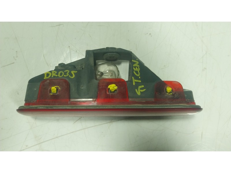 Recambio de piloto trasero central para dacia dokker furgoneta/monovolumen 1.6 referencia OEM IAM 8200690117  