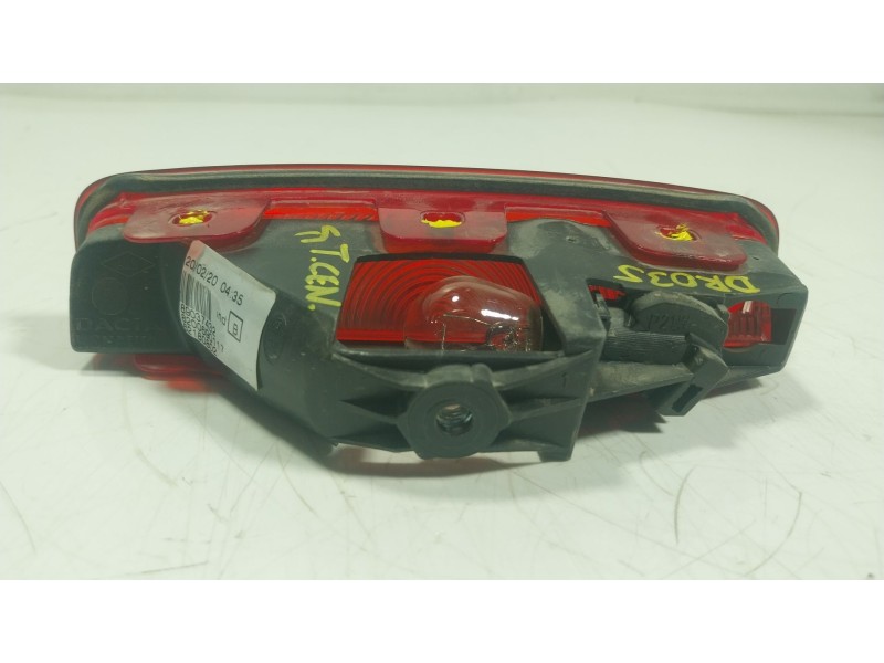 Recambio de piloto trasero central para dacia dokker furgoneta/monovolumen 1.6 referencia OEM IAM 8200690117  