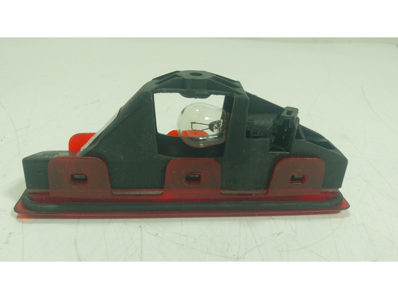 Recambio de piloto trasero central para dacia dokker furgoneta/monovolumen 1.6 referencia OEM IAM 8200690117  