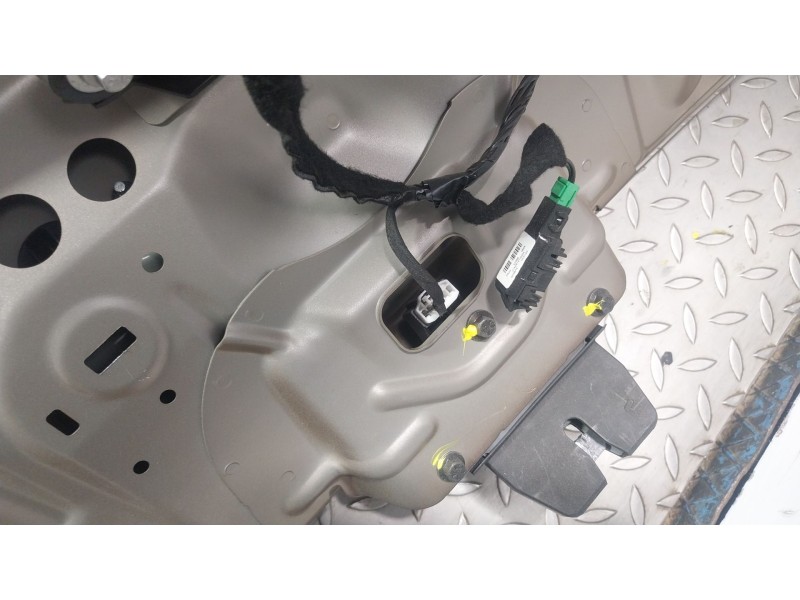 Recambio de porton trasero para volvo v40 hatchback (525) d2 referencia OEM IAM 31457727  