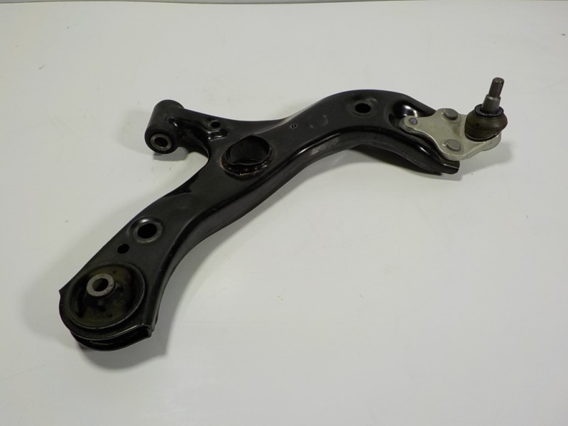 Recambio de brazo suspension inferior delantero derecho para toyota c-hr hybrid dynamic referencia OEM IAM 4806810130  