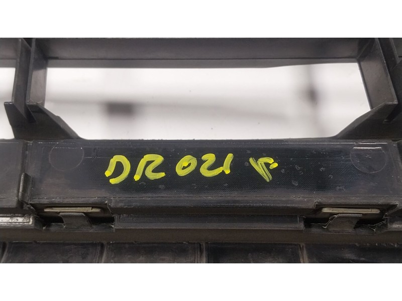 Recambio de rejilla para peugeot boxer furgoneta 2.2 bluehdi 140 referencia OEM IAM   