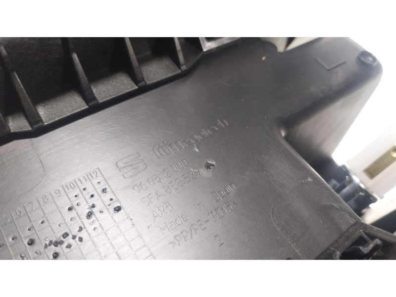 Recambio de apoyabrazos central para seat leon sportstourer (kl8) xcellence referencia OEM IAM  5FA858329 