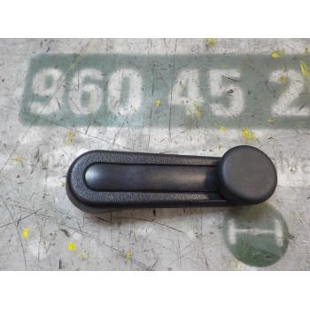 MANETA ELEVALUNAS TRASERA DERECHA 6926002020C0 