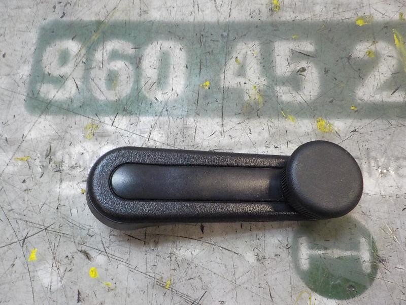 Recambio de maneta elevalunas trasera derecha para toyota yaris 1.0 cat referencia OEM IAM 6926002020C0  