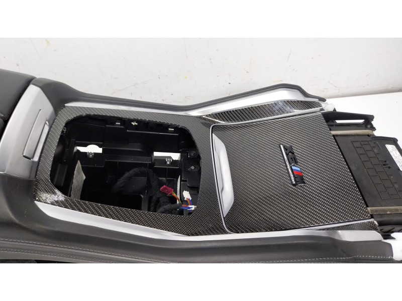 Recambio de apoyabrazos central para bmw x6 (g06, f96) m referencia OEM IAM  681050116 