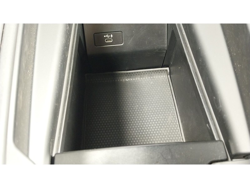 Recambio de apoyabrazos central para bmw x6 (g06, f96) m referencia OEM IAM  681050116 