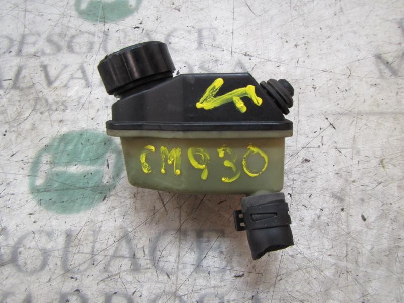 Recambio de deposito servo para volvo v50 familiar 2.4 cat referencia OEM IAM 30742045  