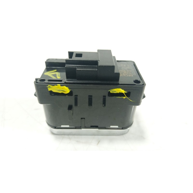 Recambio de mando elevalunas trasero derecho para mercedes-benz cla (c118) cla 200 (118.387) referencia OEM IAM  A1679050201 