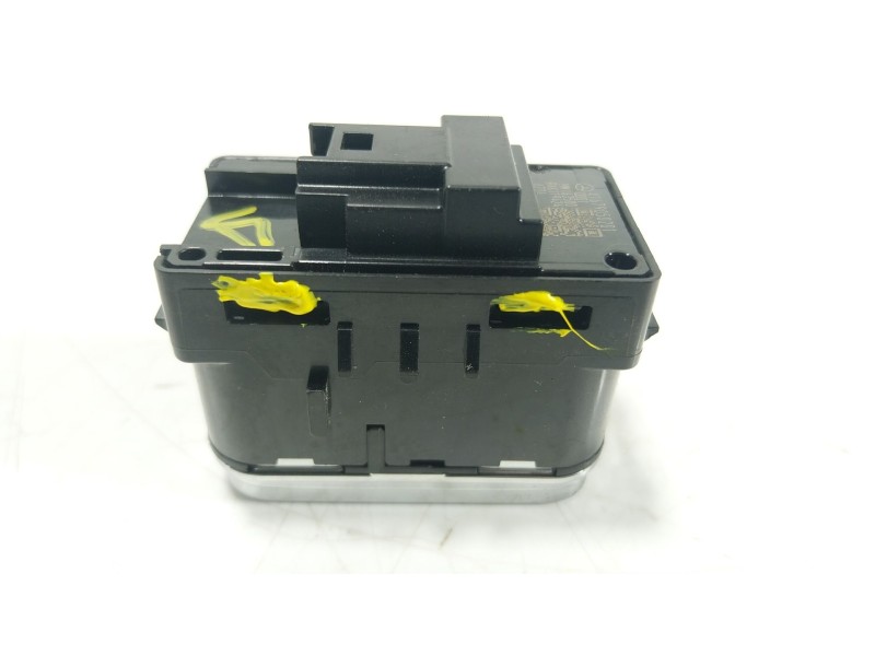 Recambio de mando elevalunas trasero derecho para mercedes-benz cla (c118) cla 200 (118.387) referencia OEM IAM  A1679050201 