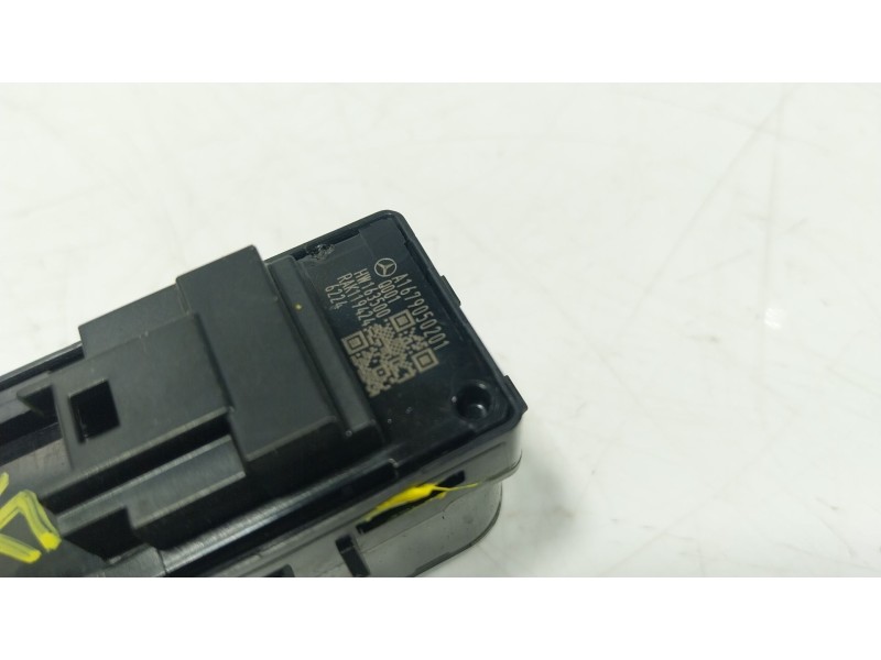 Recambio de mando elevalunas trasero derecho para mercedes-benz cla (c118) cla 200 (118.387) referencia OEM IAM  A1679050201 