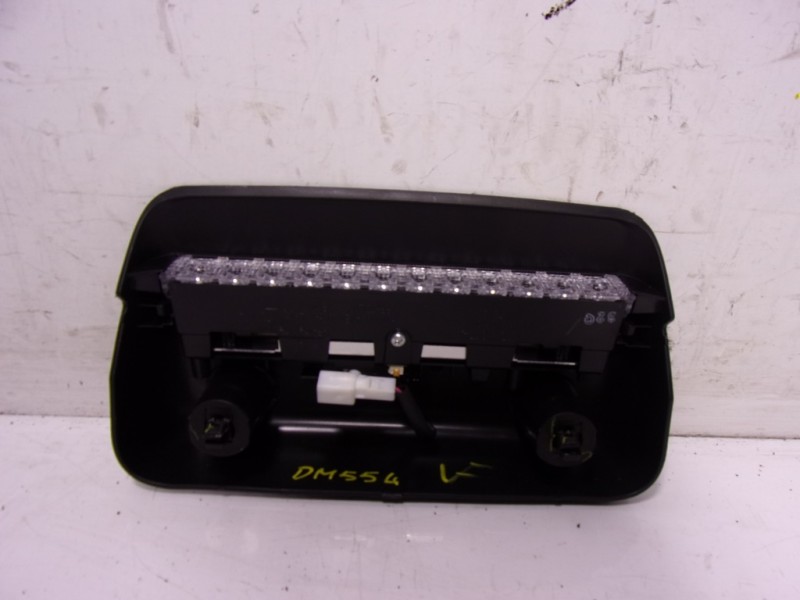 Recambio de piloto trasero central para toyota yaris 1.5 vvti hev referencia OEM IAM   