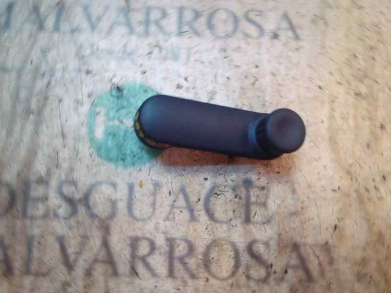 Recambio de maneta elevalunas trasera izquierda para renault clio iii exception 2 referencia OEM IAM 8200030794  