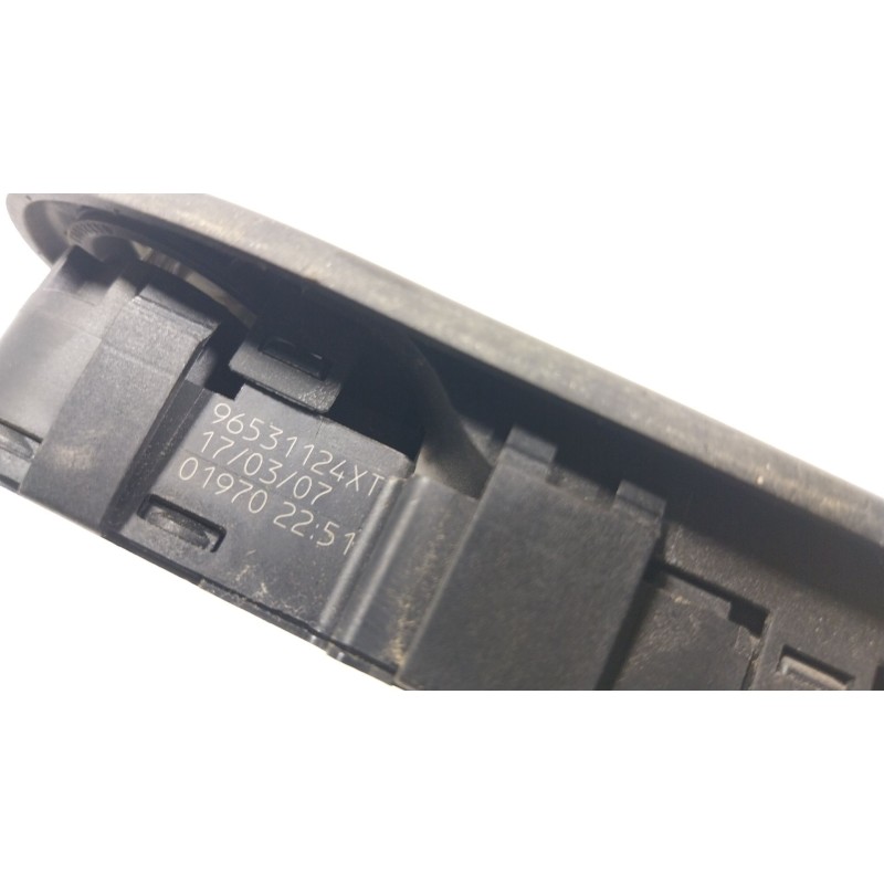 Recambio de mando elevalunas delantero izquierdo para citroën c4 i (lc_) 1.4 16v referencia OEM IAM  96531124XT 