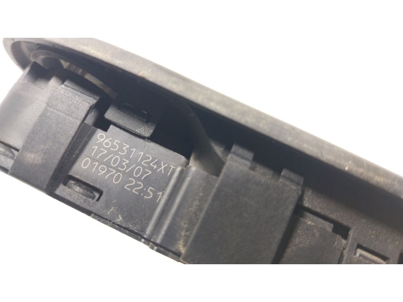 Recambio de mando elevalunas delantero izquierdo para citroën c4 i (lc_) 1.4 16v referencia OEM IAM  96531124XT 