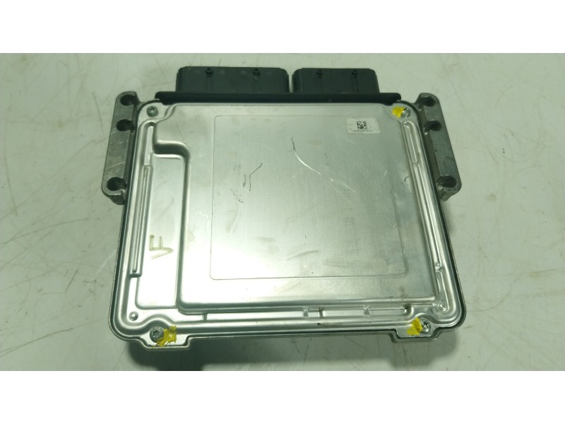 Recambio de centralita motor uce para citroën c3 iii (sx) 1.5 bluehdi 100 (sxyhyp, sxyhtu) referencia OEM IAM 1640420380 9832694