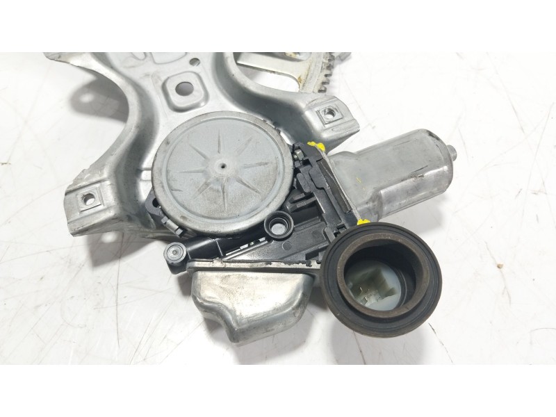 Recambio de elevalunas delantero izquierdo para toyota yaris 1.0 cat referencia OEM IAM 698200D310  