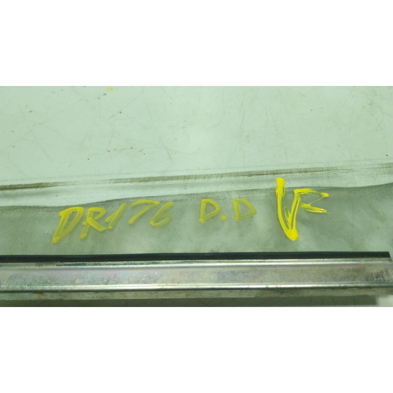 Recambio de cristal puerta delantero derecho para toyota verso (_r2_) 2.0 d-4d (aur20_) referencia OEM IAM 681010F021  