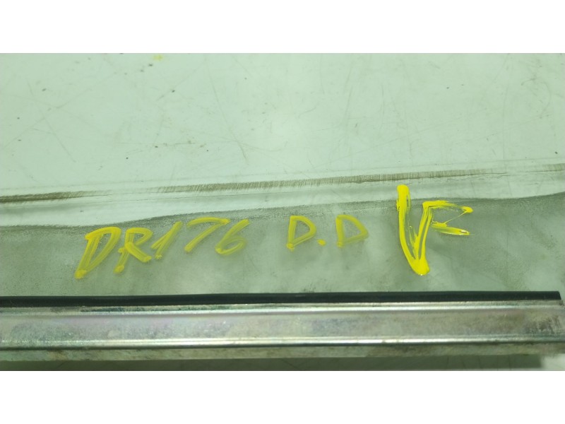 Recambio de cristal puerta delantero derecho para toyota verso (_r2_) 2.0 d-4d (aur20_) referencia OEM IAM 681010F021  