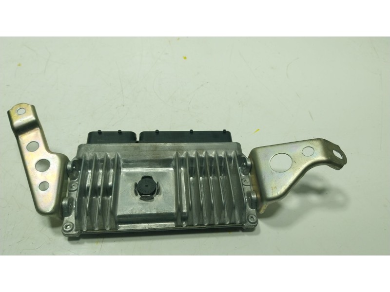 Recambio de centralita motor uce para toyota yaris (_p13_) 1.5 (nsp131_) referencia OEM IAM 896610U140 89661OU140 
