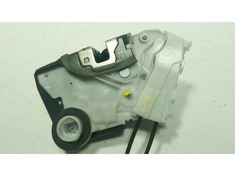 Recambio de cerradura puerta delantera derecha para toyota yaris (_p13_) 1.5 (nsp131_) referencia OEM IAM 690300D540  