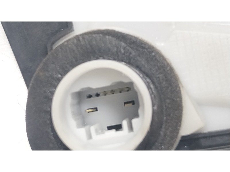 Recambio de cerradura puerta delantera derecha para toyota yaris (_p13_) 1.5 (nsp131_) referencia OEM IAM 690300D540  