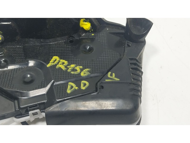 Recambio de cerradura puerta delantera derecha para toyota yaris (_p13_) 1.5 (nsp131_) referencia OEM IAM 690300D540  