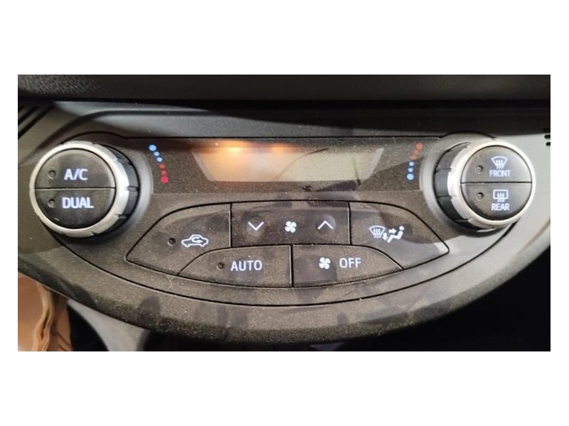 Recambio de mando climatizador para toyota yaris (_p13_) 1.5 (nsp131_) referencia OEM IAM 559000D810C3  