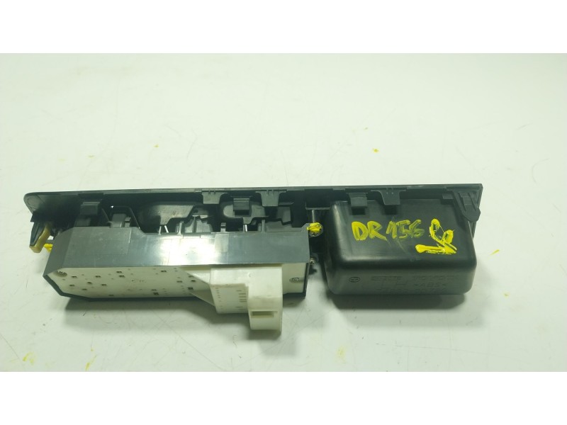 Recambio de mando elevalunas delantero izquierdo para toyota yaris (_p13_) 1.5 (nsp131_) referencia OEM IAM 8482002320  