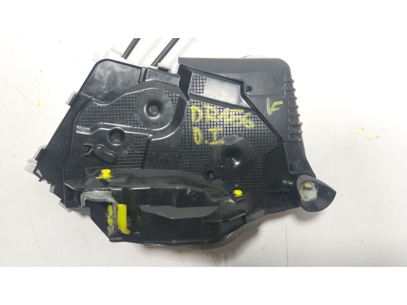 Recambio de cerradura puerta delantera izquierda para toyota yaris (_p13_) 1.5 (nsp131_) referencia OEM IAM 690400D520  