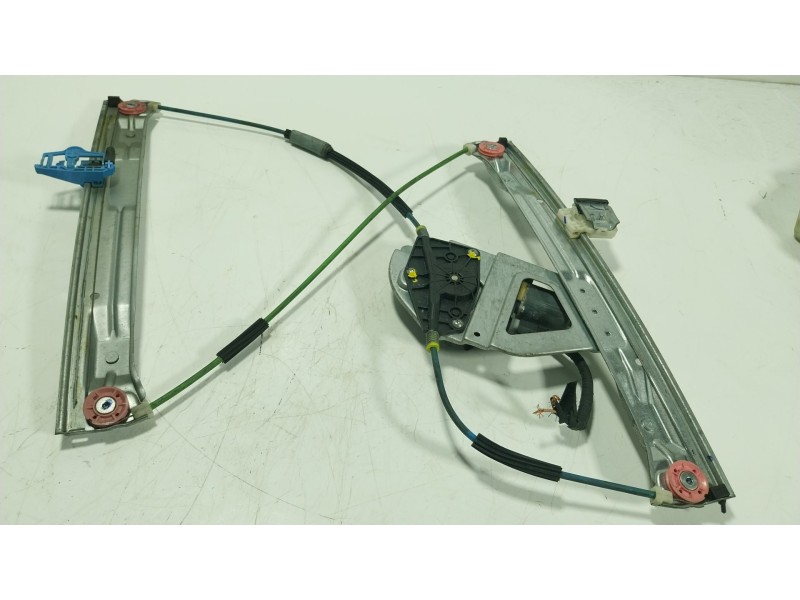 Recambio de elevalunas delantero derecho para peugeot 208 1.2 12v vti referencia OEM IAM  9673155180 