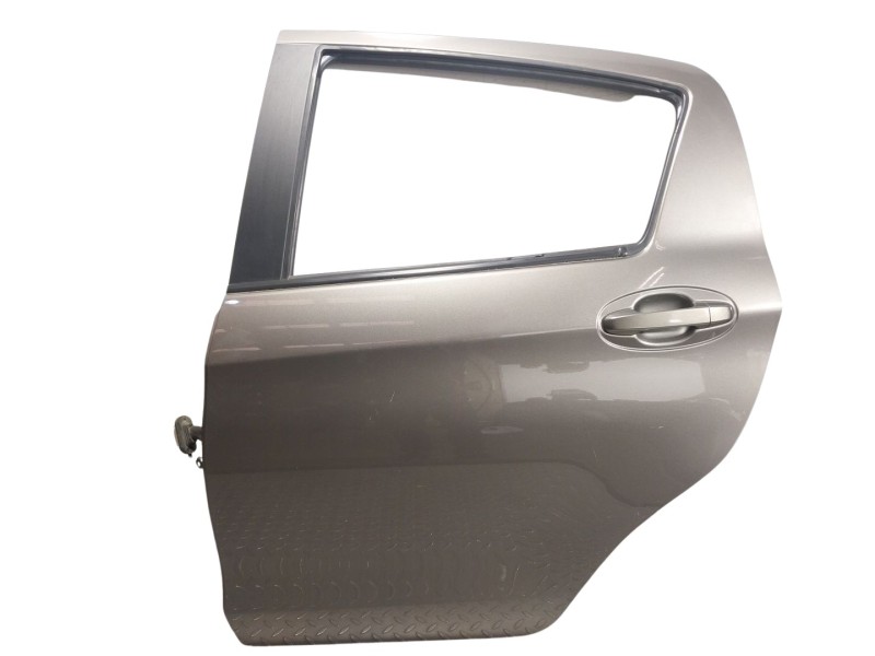 Recambio de puerta trasera izquierda para toyota yaris (_p13_) 1.5 (nsp131_) referencia OEM IAM 670040D210  