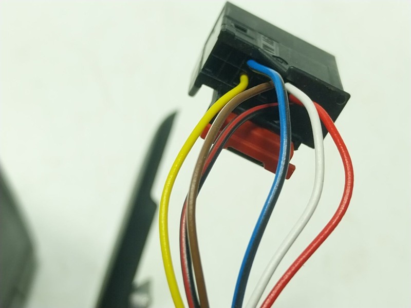 Recambio de espejo derecho para audi a1 sportback (gba) 25 tfsi referencia OEM IAM 82B857410E  