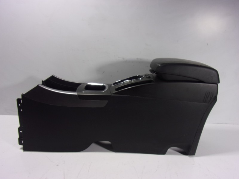 Recambio de apoyabrazos central para ssangyong korando premium 4x2 referencia OEM IAM   