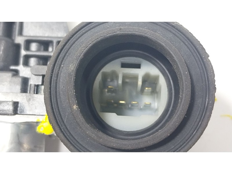 Recambio de elevalunas trasero izquierdo para toyota yaris (_p13_) 1.5 (nsp131_) referencia OEM IAM 698400D220  