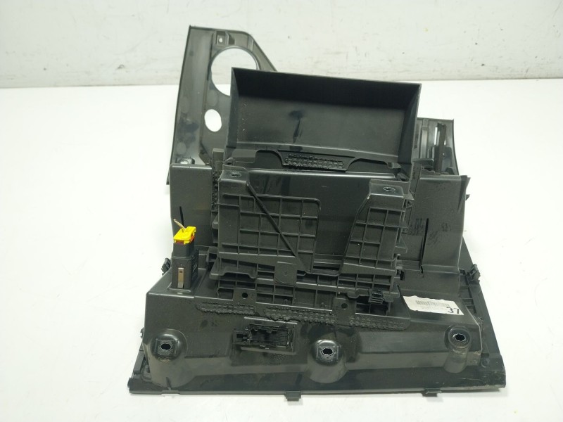 Recambio de guantera para audi a1 sportback (gba) 25 tfsi referencia OEM IAM 82B857035  