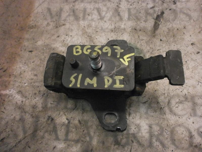 Recambio de soporte motor izquierdo para toyota hilux (kun) cabina sencilla dlx 4x4 referencia OEM IAM   