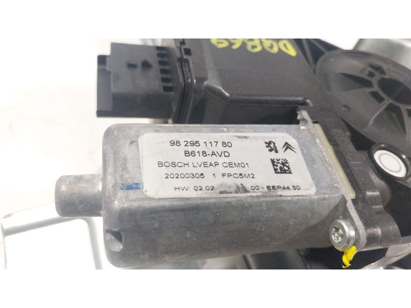 Recambio de elevalunas delantero derecho para citroën c3 iii (sx) 1.5 bluehdi 100 (sxyhyp, sxyhtu) referencia OEM IAM 9812081580