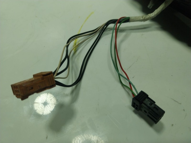 Recambio de espejo derecho para peugeot 208 1.0 vti referencia OEM IAM   