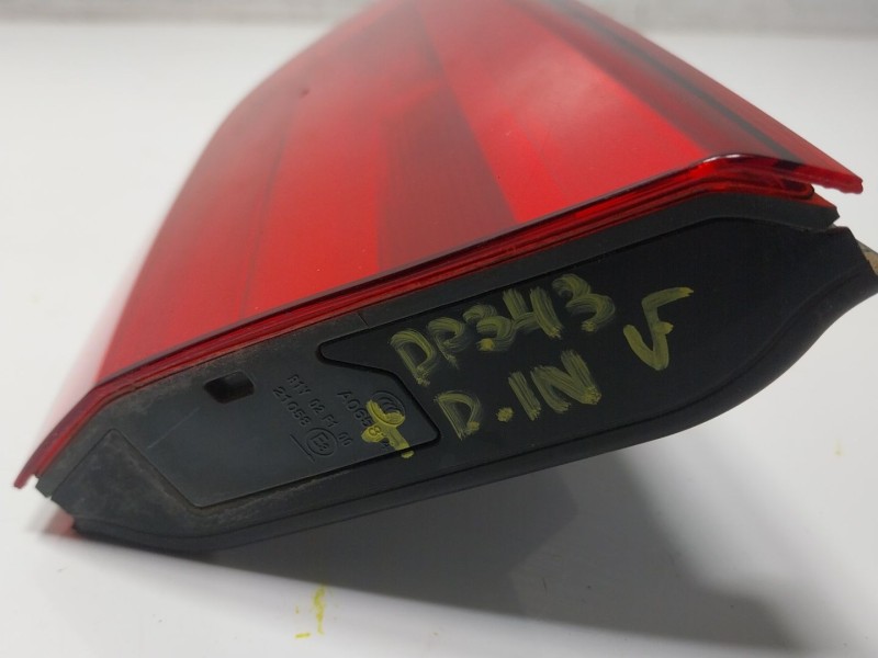 Recambio de piloto trasero derecho interior para bmw 1 (f20) 116 d referencia OEM IAM  735902009 