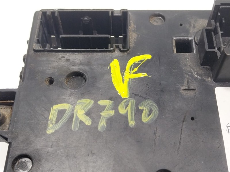 Recambio de caja reles / fusibles para iveco daily vi furgoneta 33s15, 35s15, 35c15 referencia OEM IAM  5801830418 