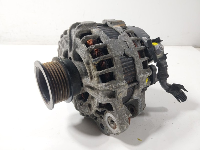 Recambio de alternador para volvo v40 2.0 diesel cat referencia OEM IAM  30659580 