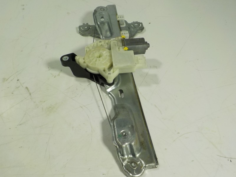 Recambio de elevalunas trasero derecho para nissan qashqai (j11) acenta 4x4 referencia OEM IAM 82700HV00C 82700HV00C C88540103