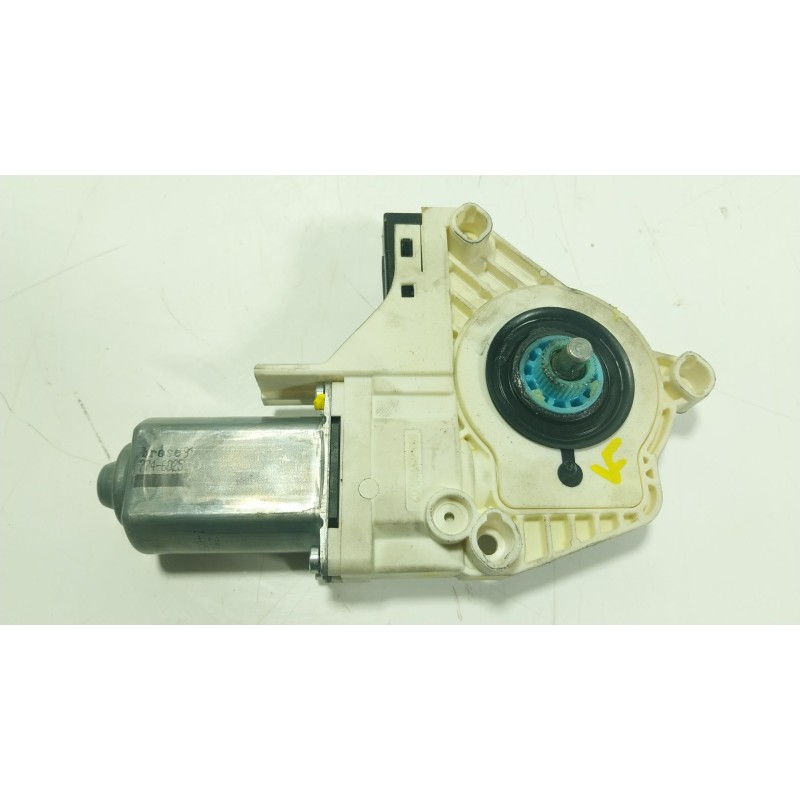 Recambio de motor elevalunas trasero izquierdo para land rover discovery iv (l319) 2.7 td 4x4 referencia OEM IAM  AH2214B555AA 
